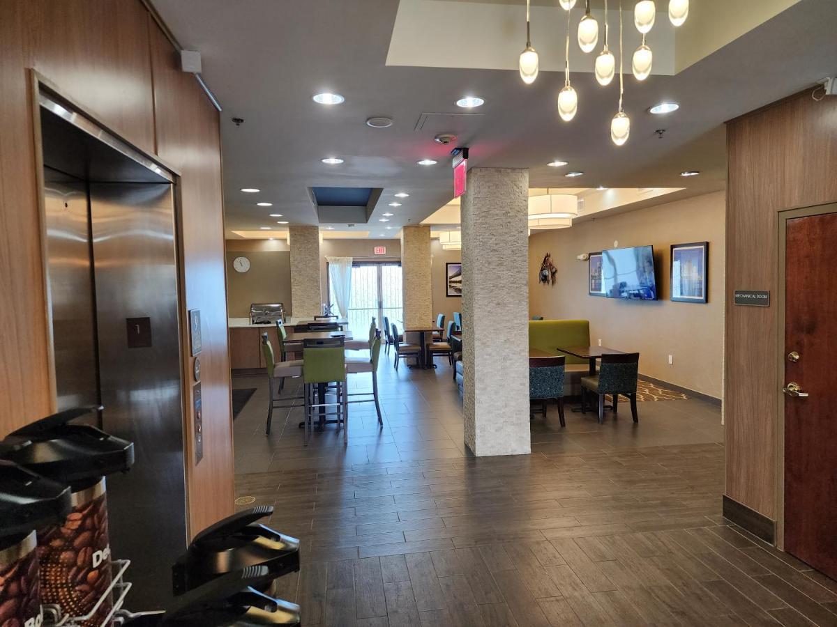 Comfort Suites New Orleans East Экстерьер фото