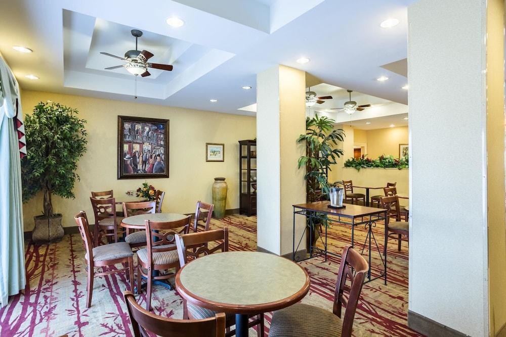 Comfort Suites New Orleans East Экстерьер фото
