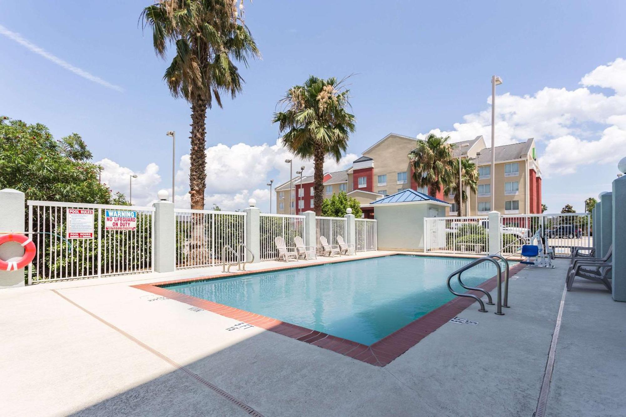 Comfort Suites New Orleans East Экстерьер фото