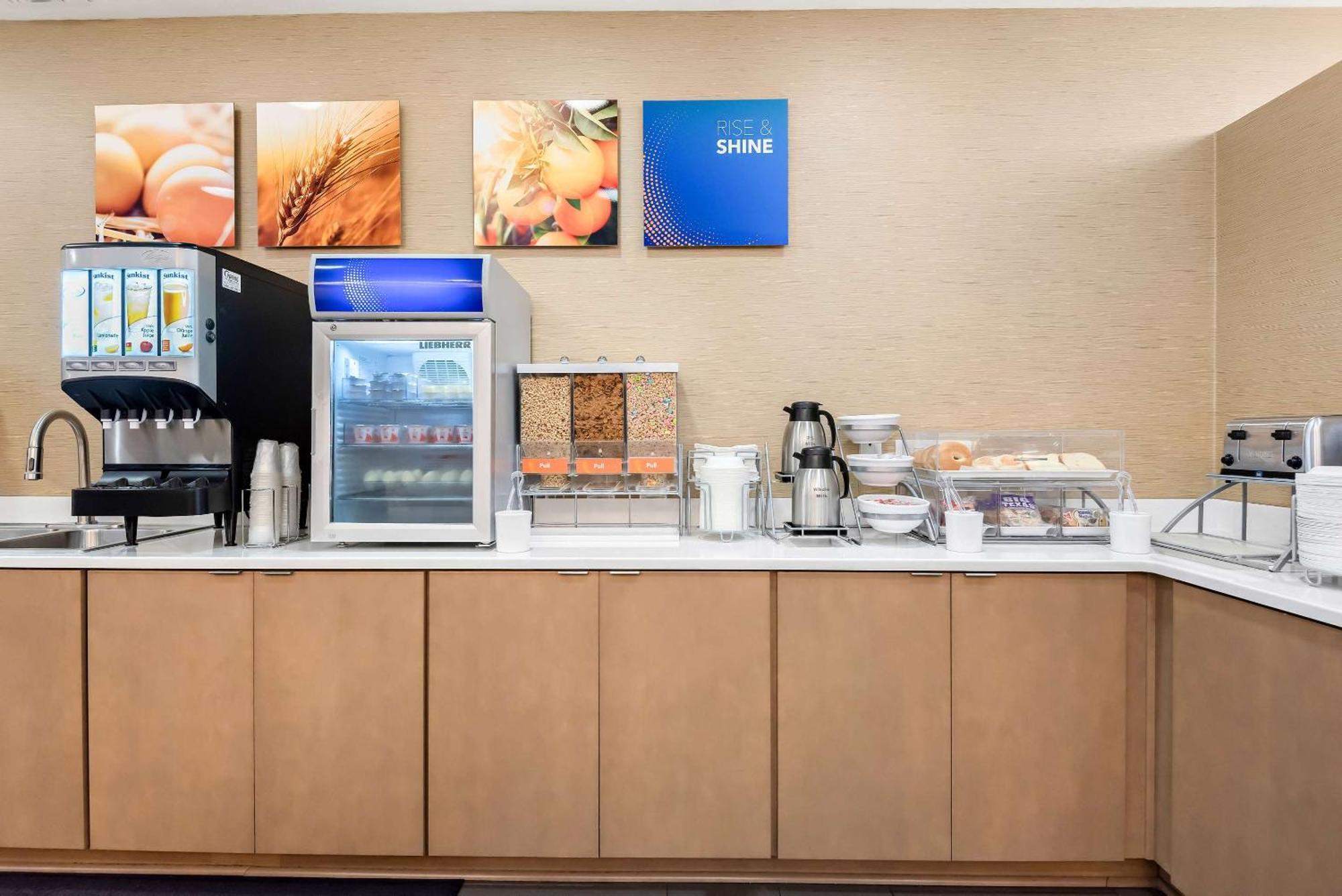 Comfort Suites New Orleans East Экстерьер фото