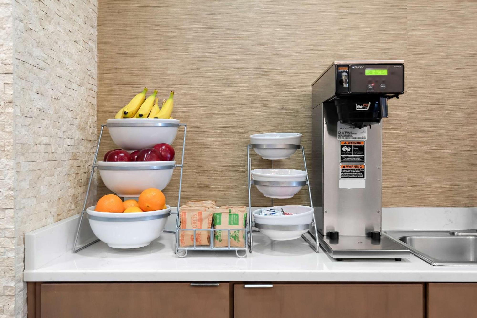 Comfort Suites New Orleans East Экстерьер фото