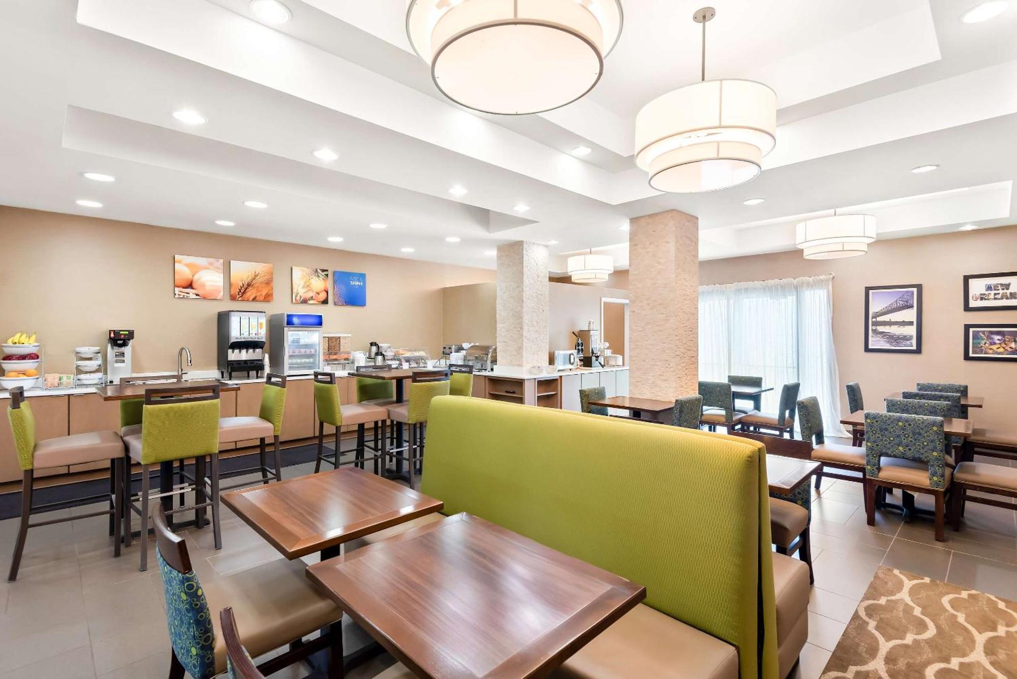Comfort Suites New Orleans East Экстерьер фото