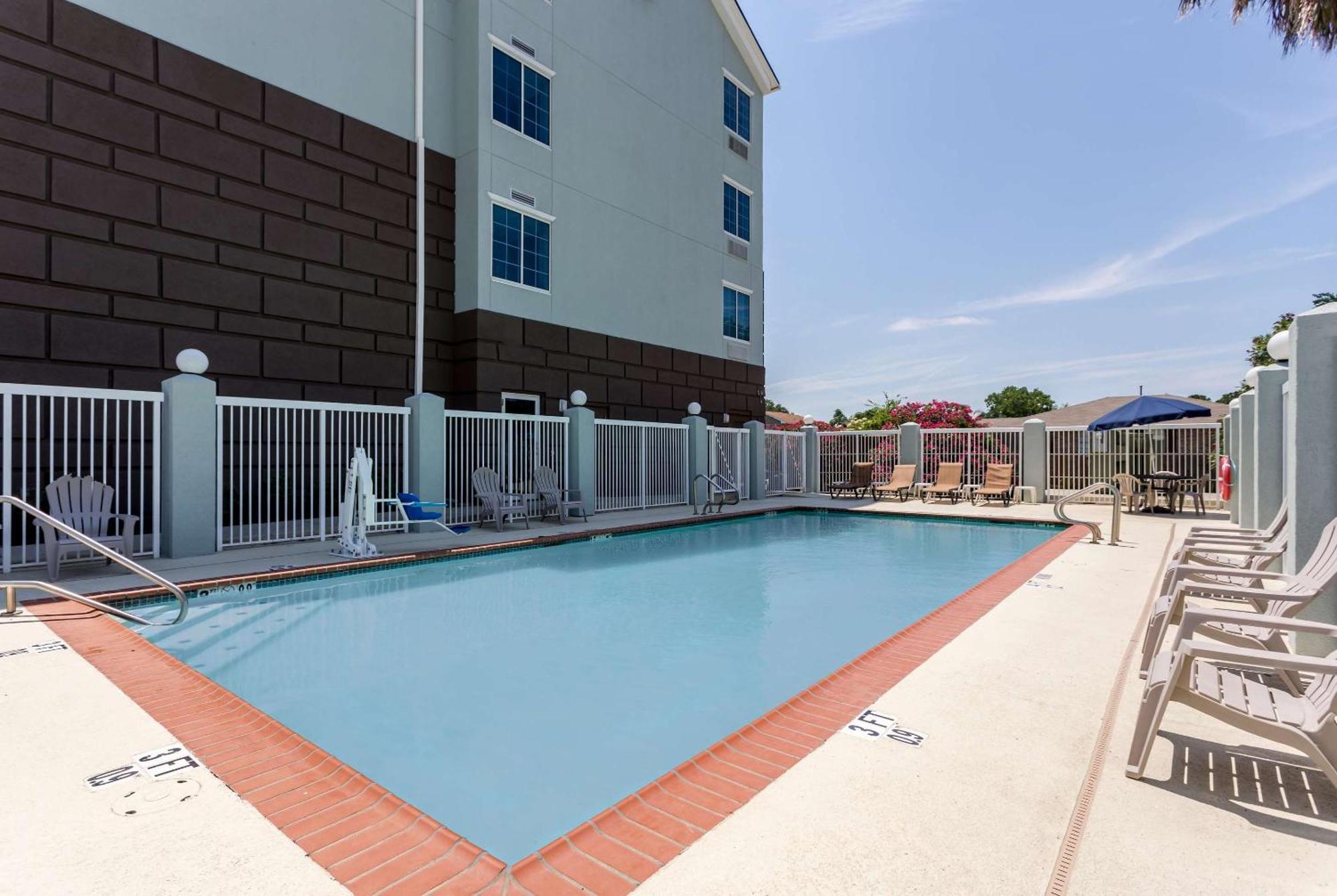 Comfort Suites New Orleans East Экстерьер фото