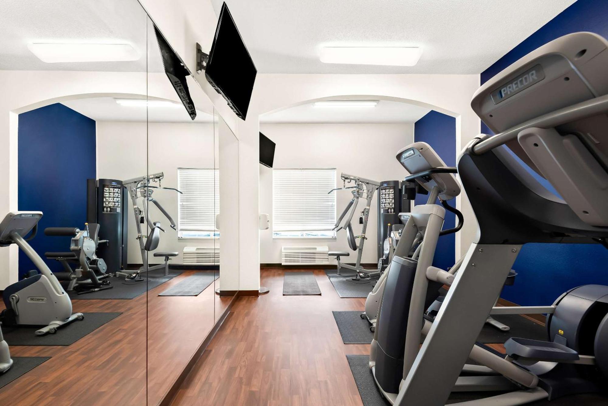 Comfort Suites New Orleans East Экстерьер фото