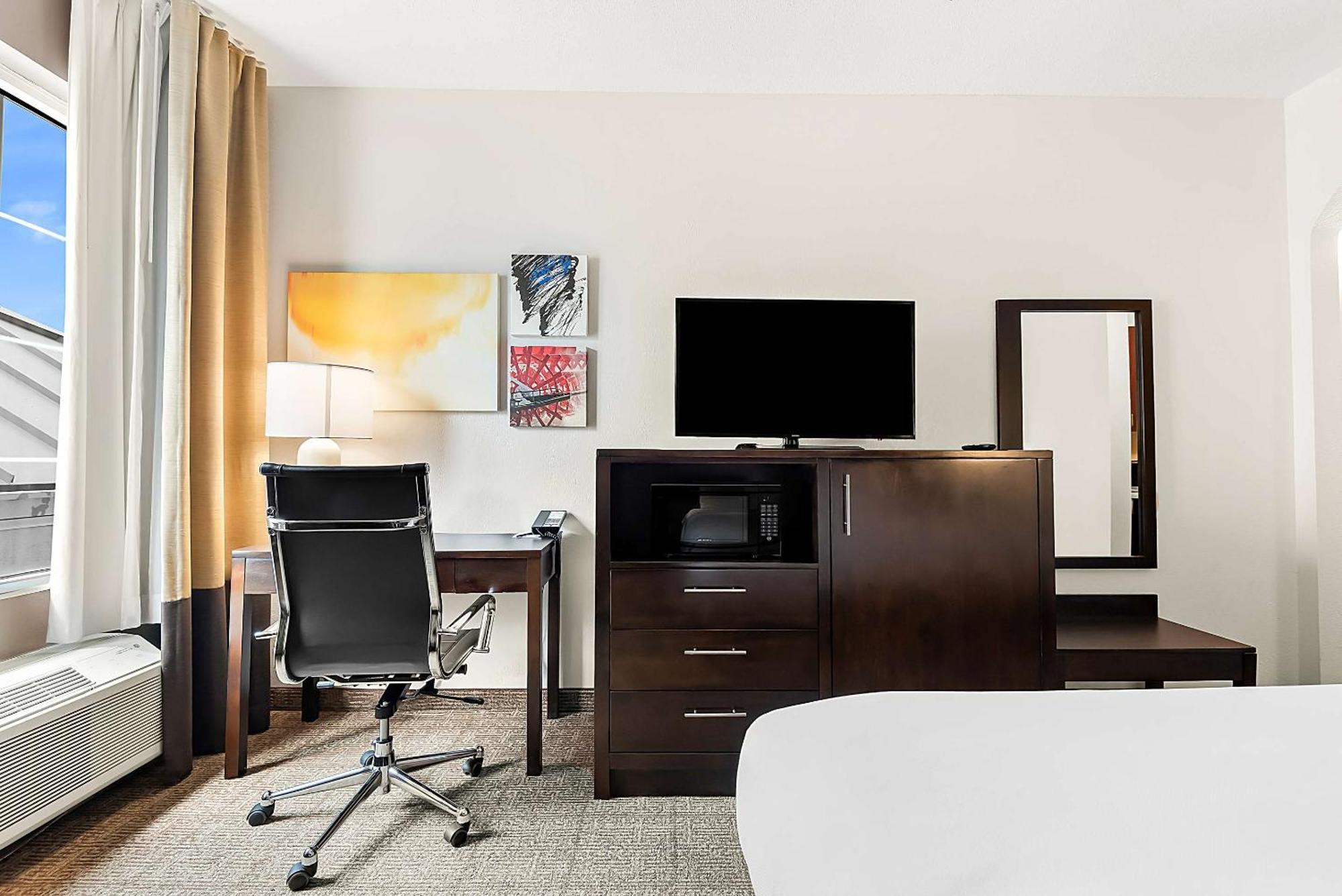 Comfort Suites New Orleans East Экстерьер фото