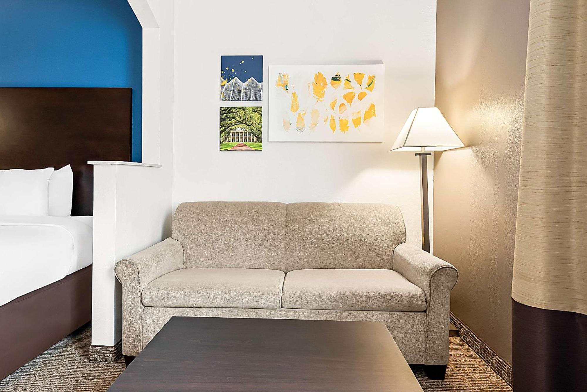 Comfort Suites New Orleans East Экстерьер фото