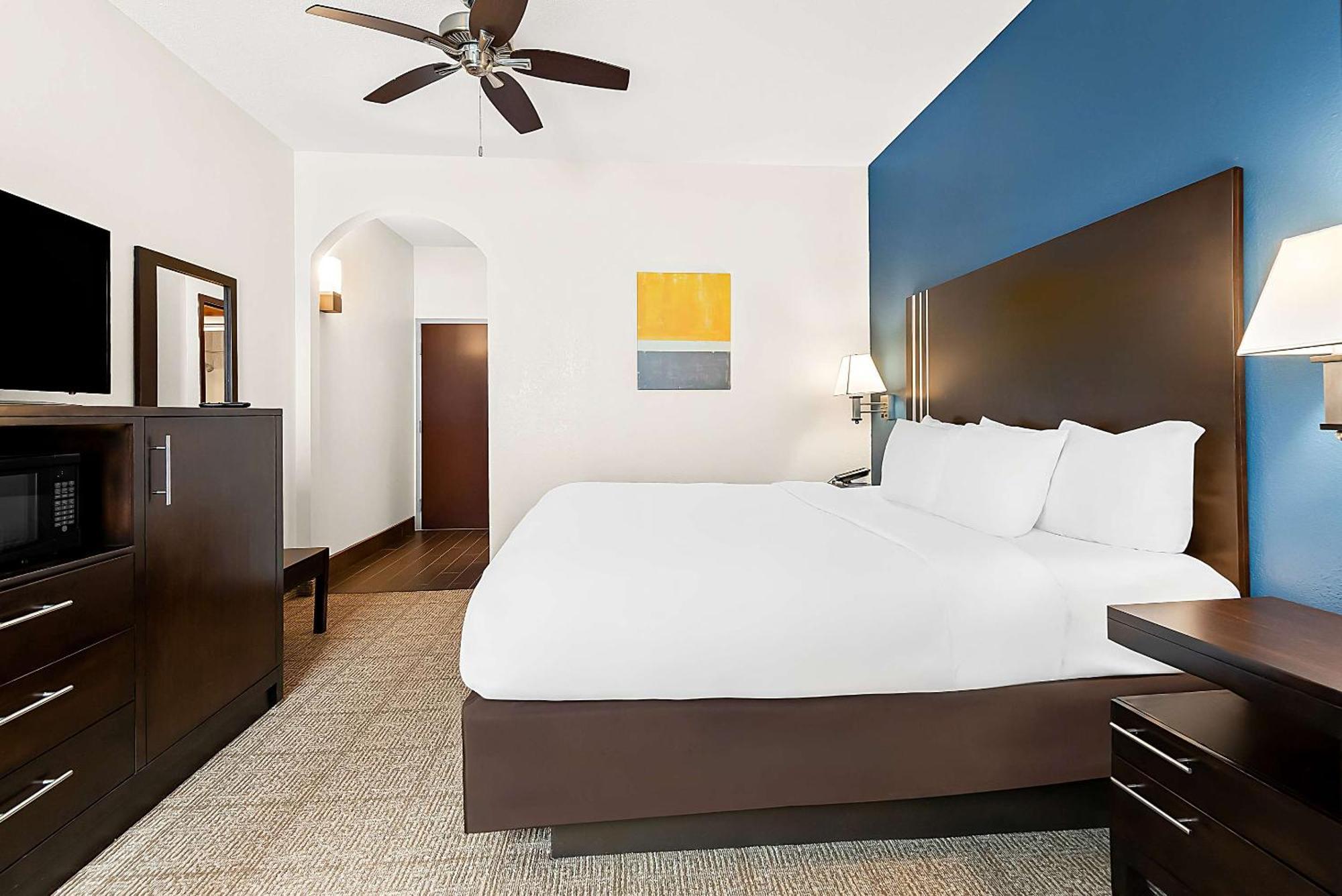 Comfort Suites New Orleans East Экстерьер фото
