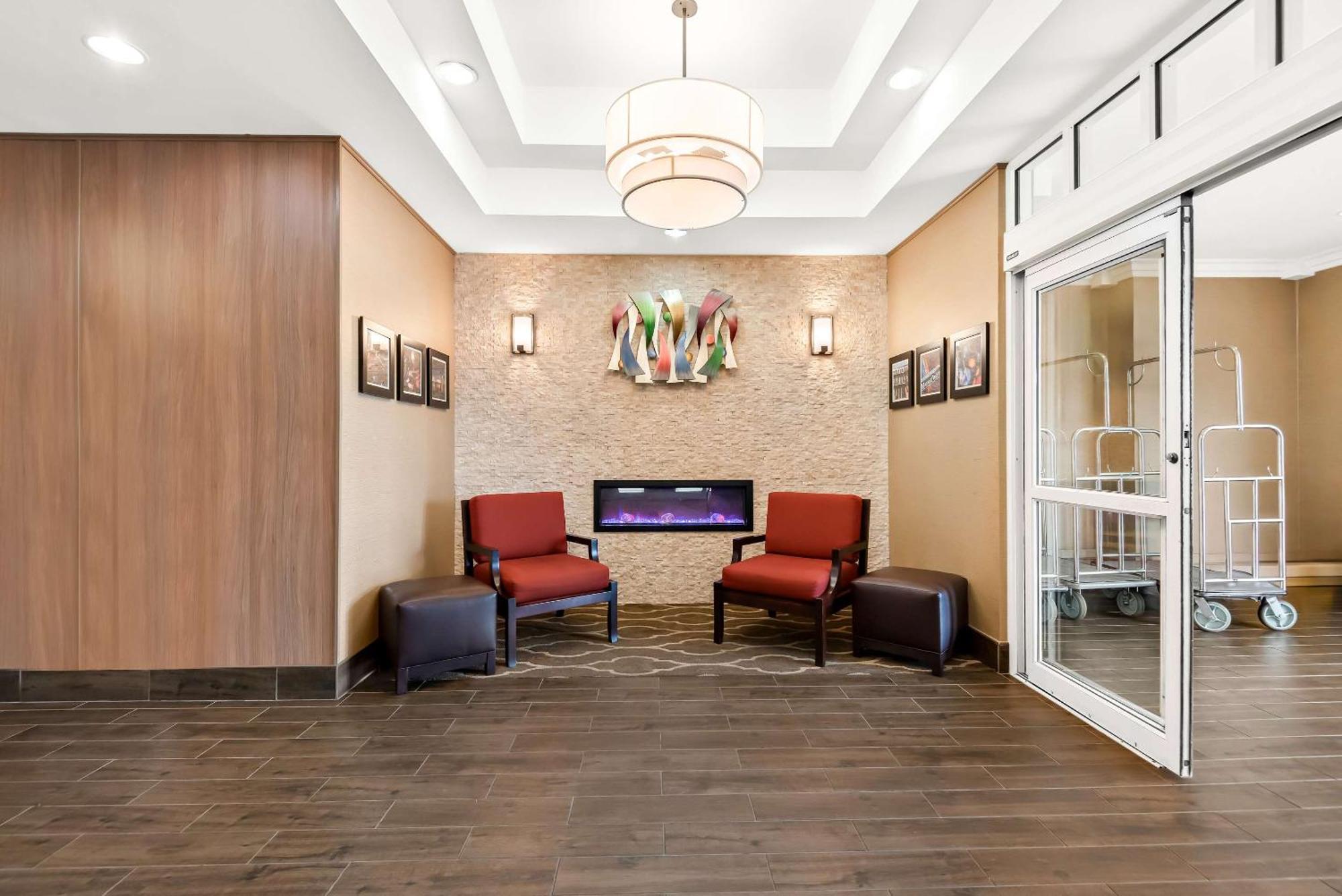 Comfort Suites New Orleans East Экстерьер фото