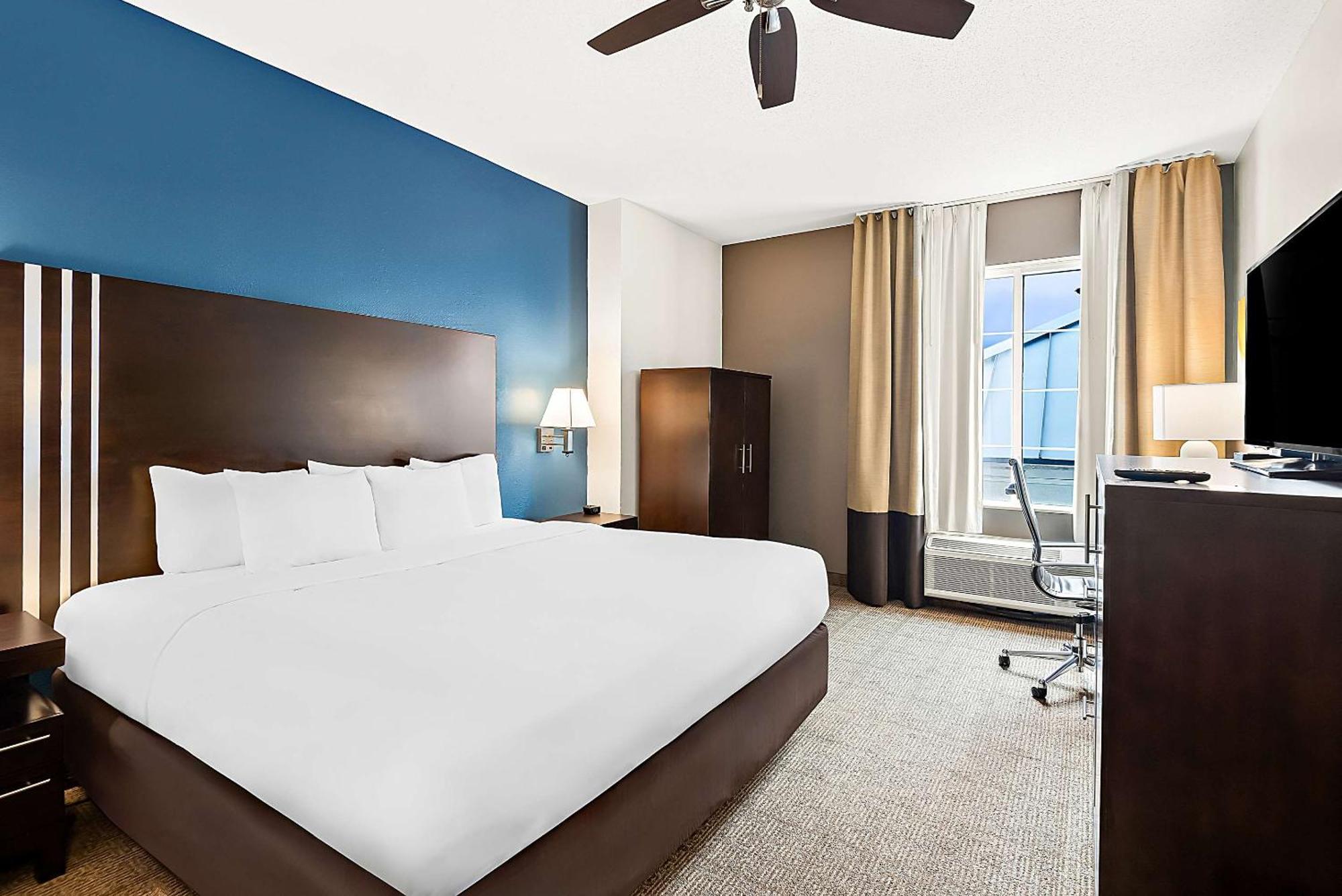 Comfort Suites New Orleans East Экстерьер фото
