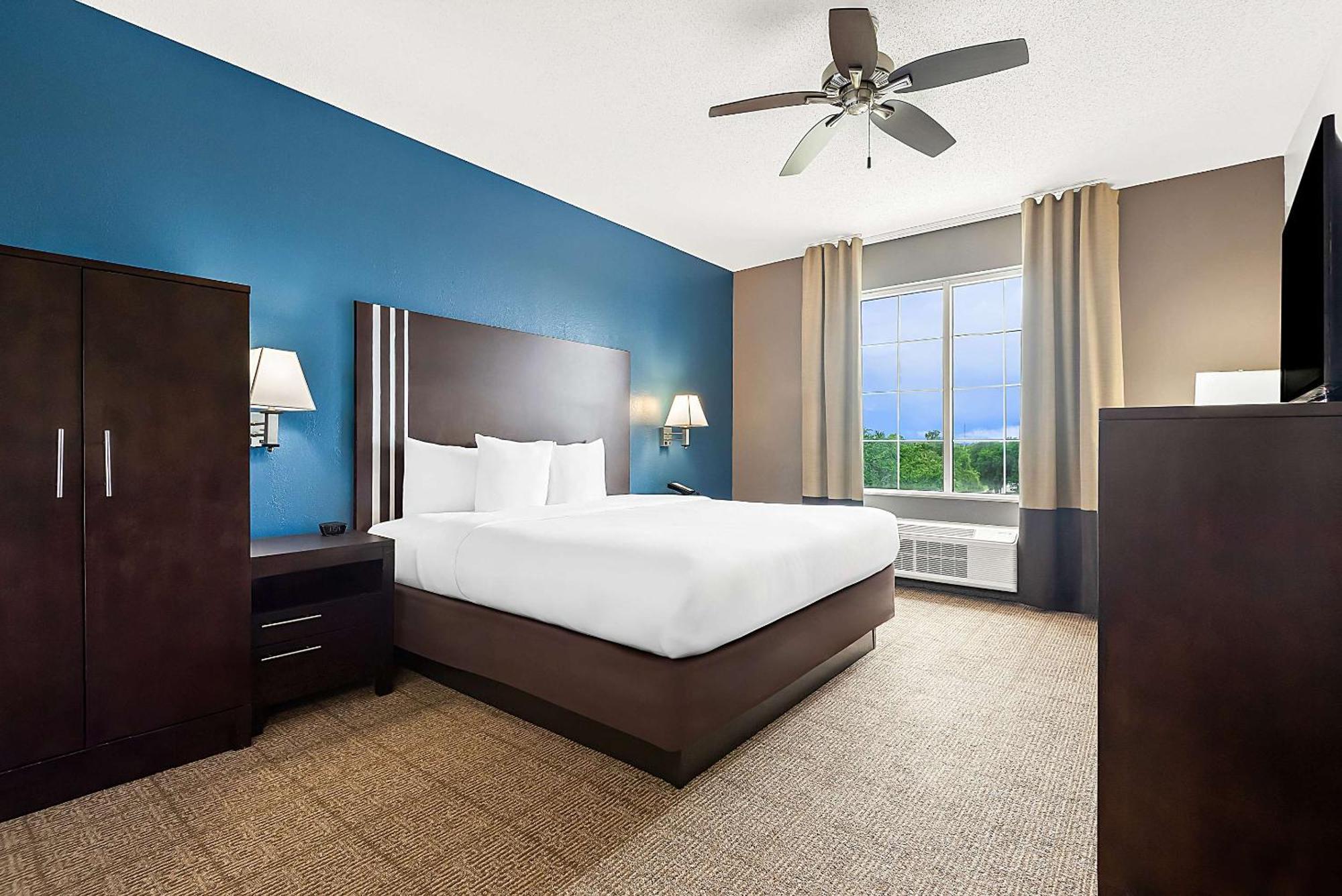 Comfort Suites New Orleans East Экстерьер фото